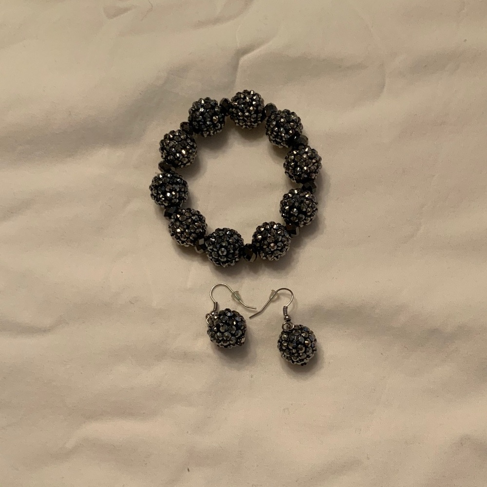 Braces and earrings set